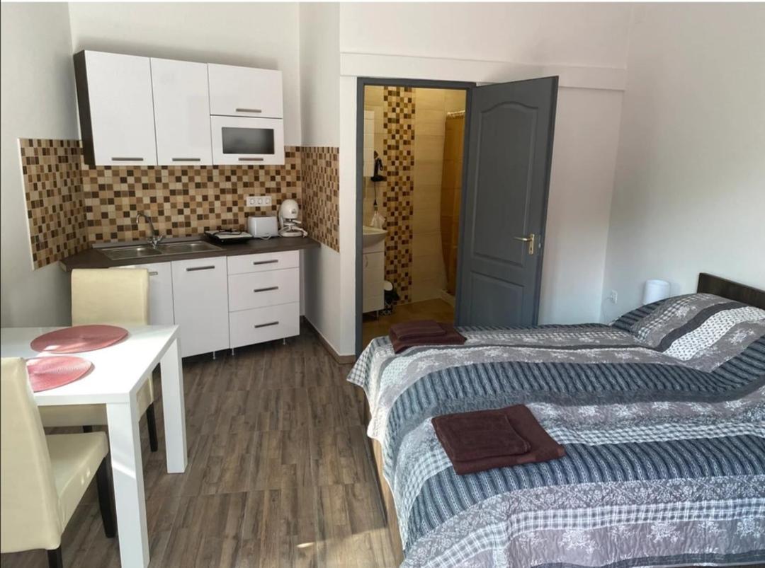 Eros Apartman Hajdúszoboszló Zewnętrze zdjęcie